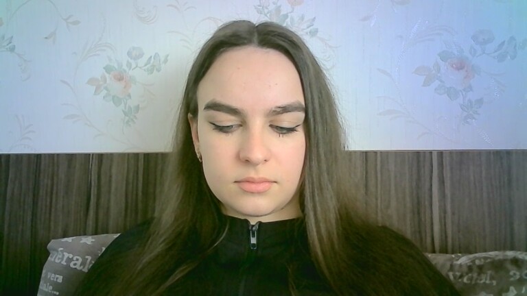 llinaa's Streamate show and profile