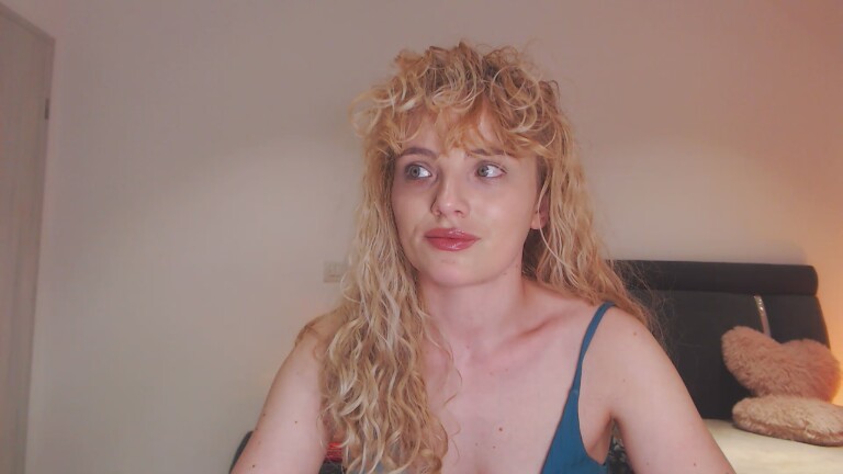 EVYE's Streamate show and profile