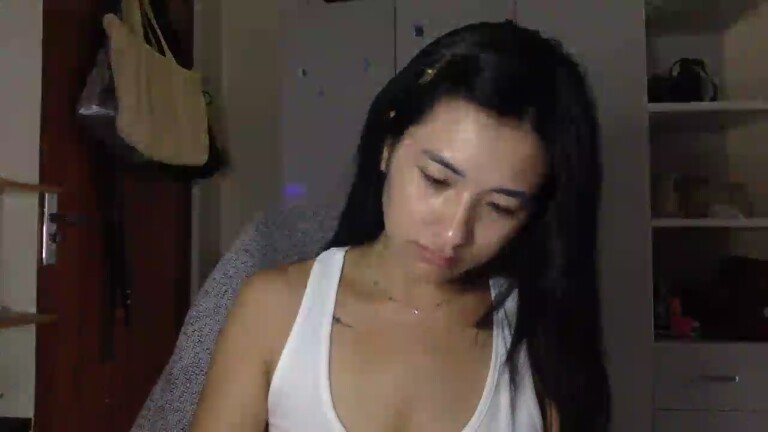 LyLy_94's Streamate show and profile