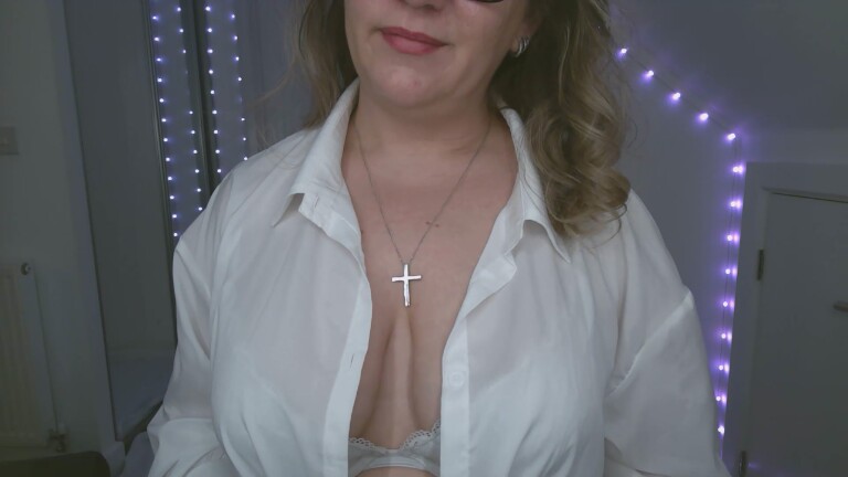 LadybirdXoX's Streamate show and profile